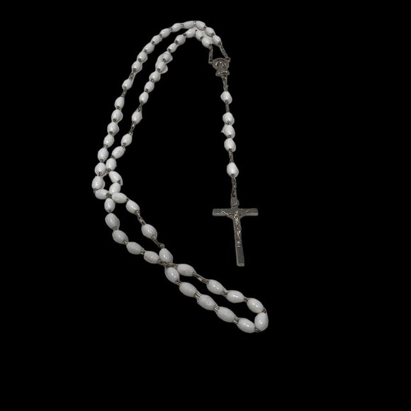Vintage‎ Rosary White Acrylic Beads Silver Tone Metal Italy 26" Five Decade - Picture 7 of 7
